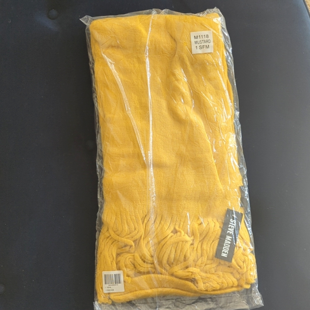 Steve Madden Super soft Scarf